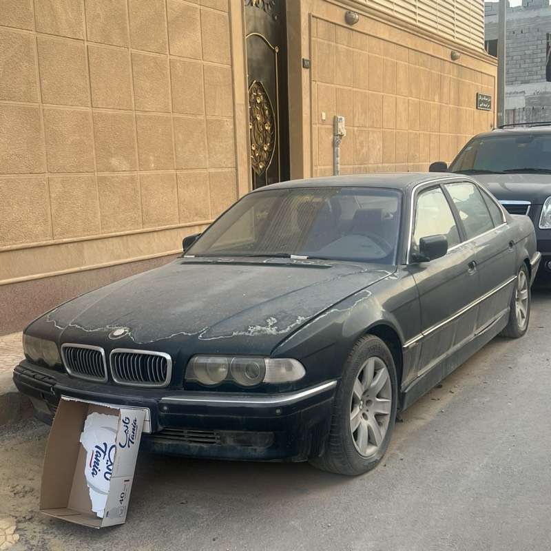 بي ام دبليو ٢٠٠١ سيدان عشبي