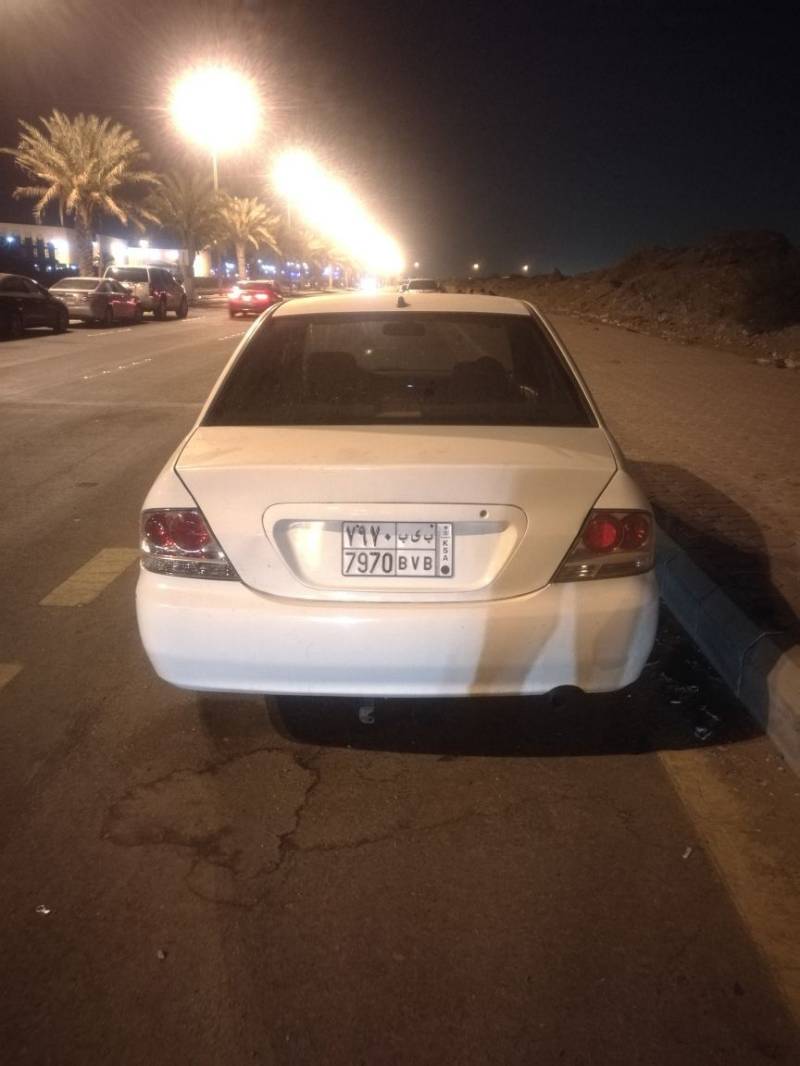 لانسر ٢٠٠٨ لون ابيض