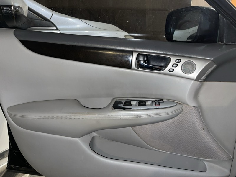 ديكور باب السائق رصاصي مثل صور