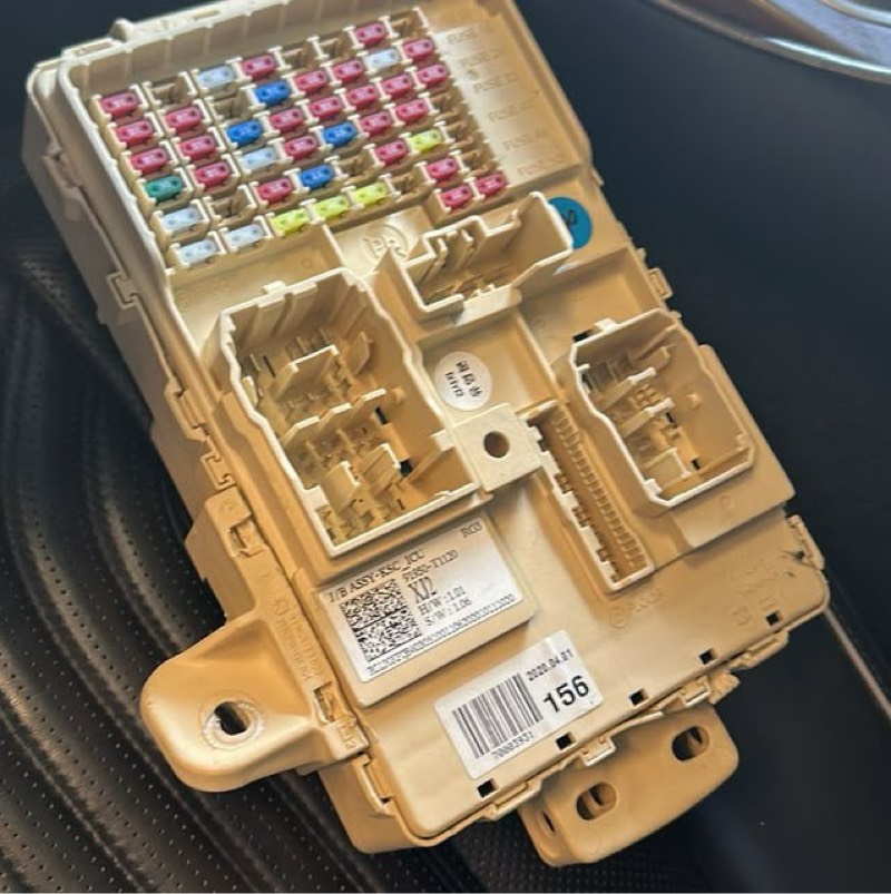 علبة فيوز داخل