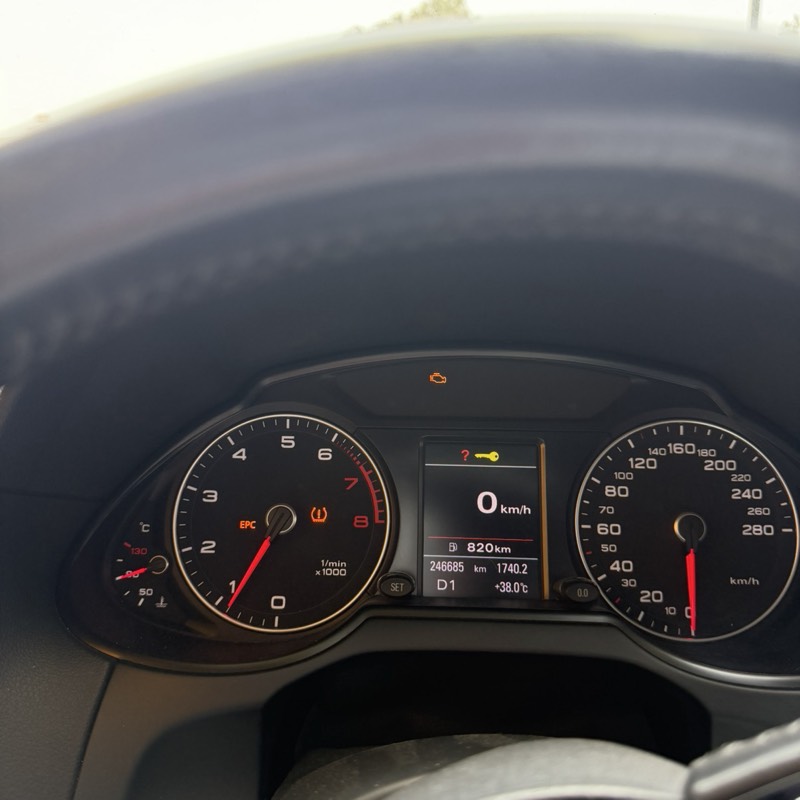 اللون بني 2017 Q5Audi