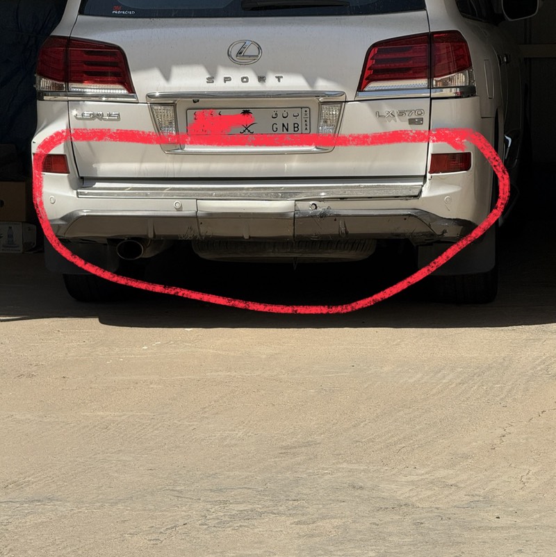 صدام خلفي جيب لكزس ٢٠١٥ ابيض