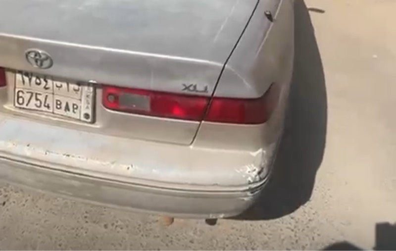 كامري ٩٩ ذهبي او بني