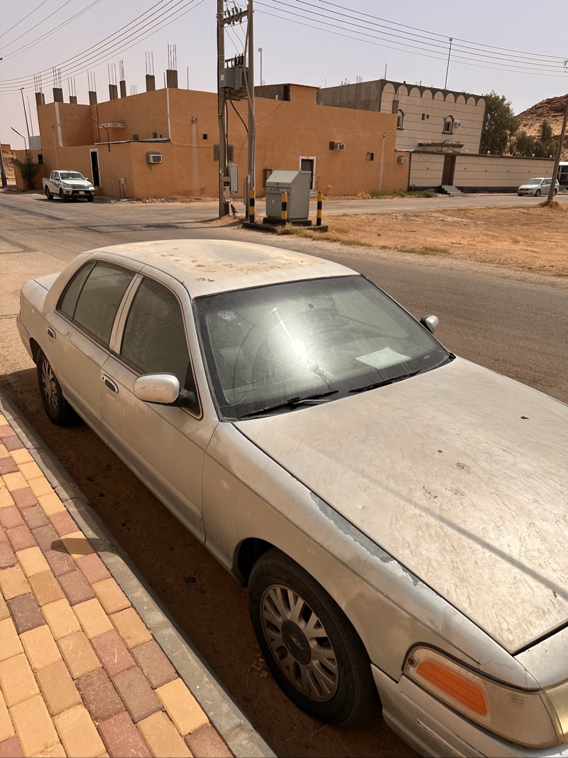 فورد كراون فكتوريا 2003