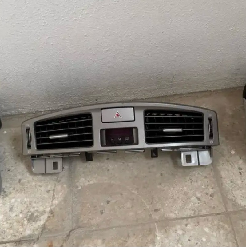 ريش فتحات مكيف الهواء