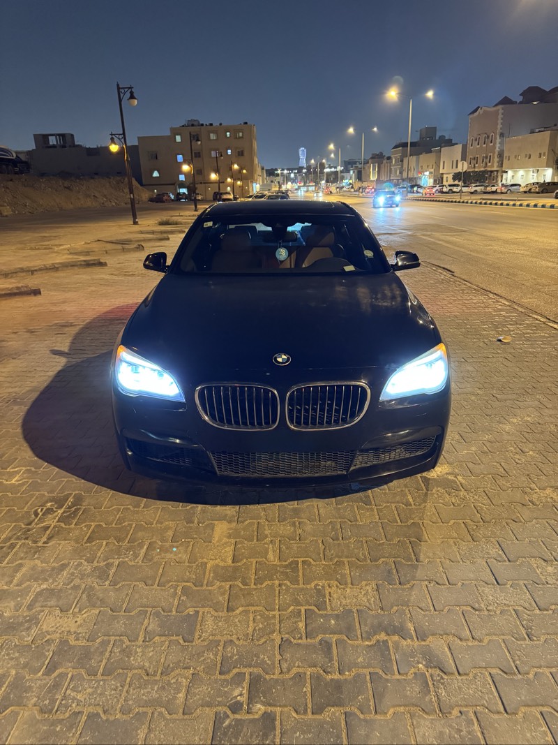 BMW750