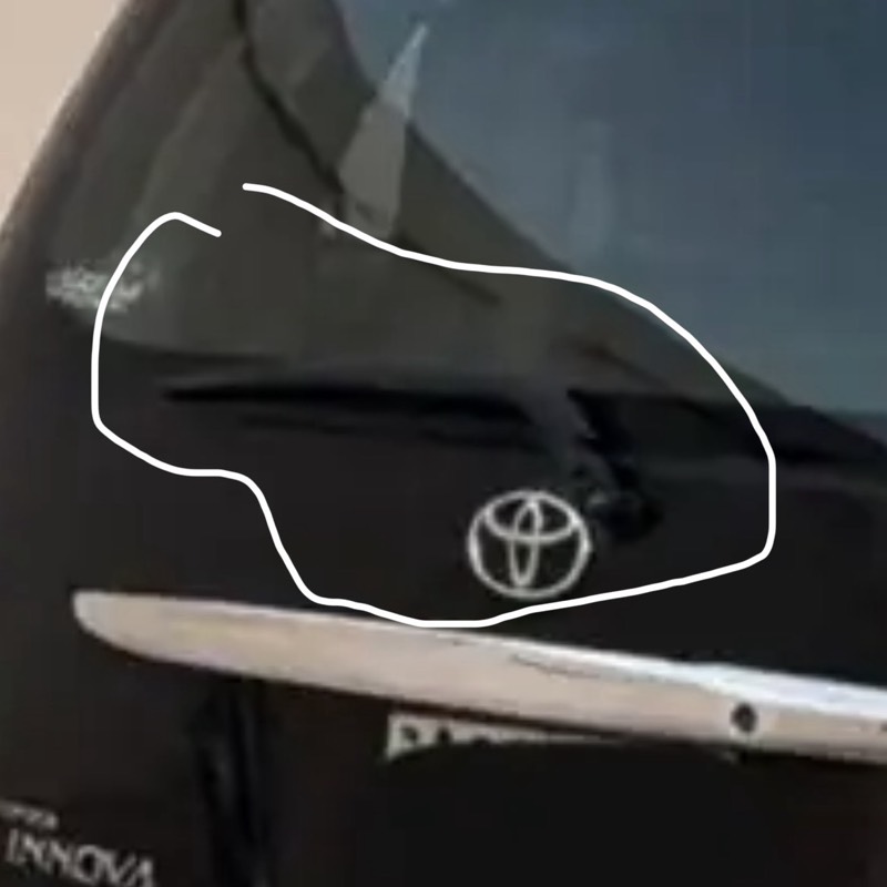 مساحة خلفية مع ذراعها