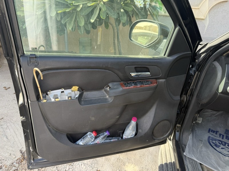 طبلون وداخلية الابواب اسود