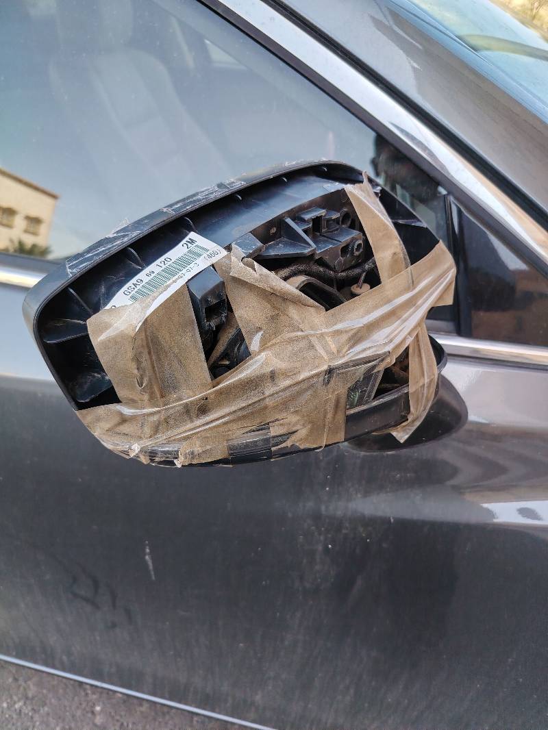 غطاء مراية يمين
