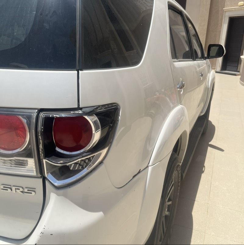 اصطب خلفي ثابت يمين